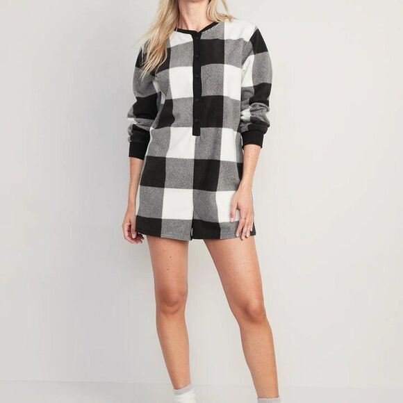 Old Navy Women's Black Pajamas Buffalo Check Fleece Romper Size Medium - Picture 1 of 7